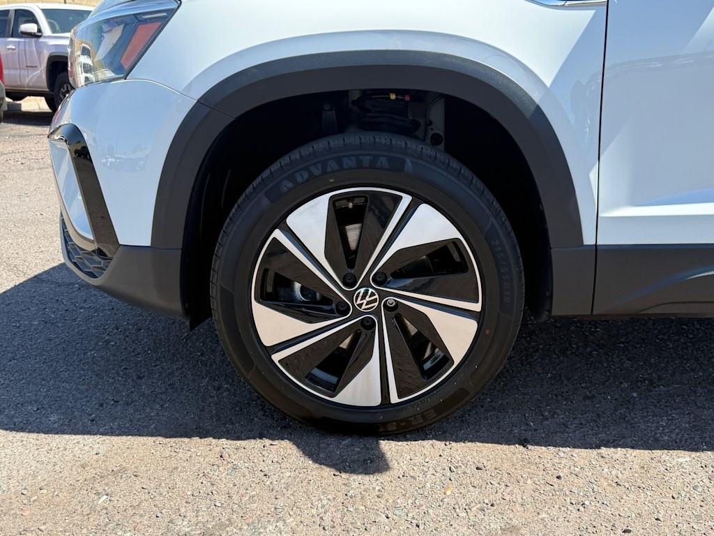 Thumbnail: 2024 Volkswagen Taos - 8