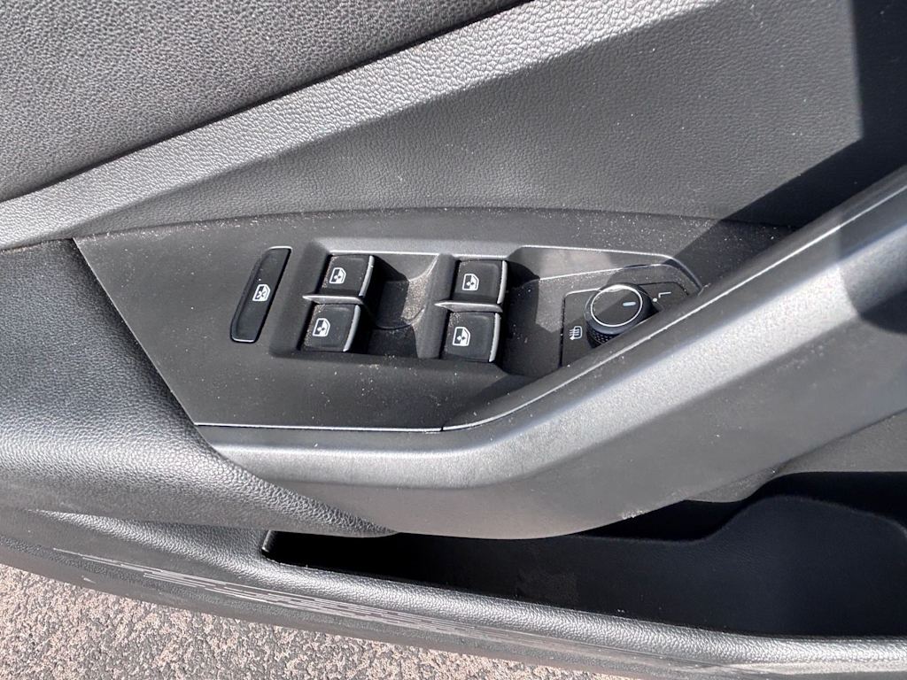 Thumbnail: 2021 Volkswagen Jetta - 16