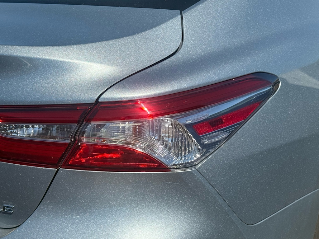 Thumbnail: 2018 Toyota Camry - 18