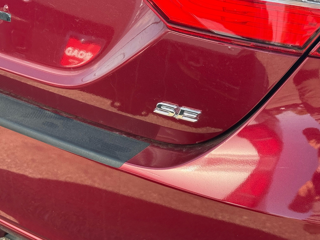 2018 Toyota Camry SE 15