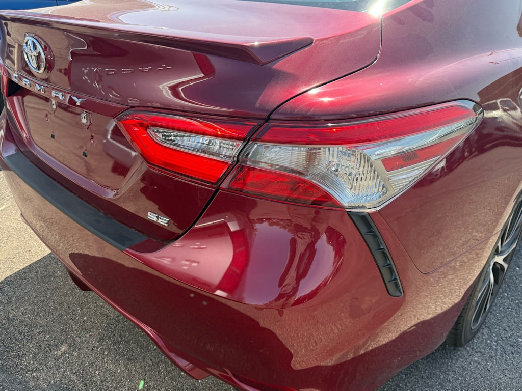 2018 Toyota Camry SE 16