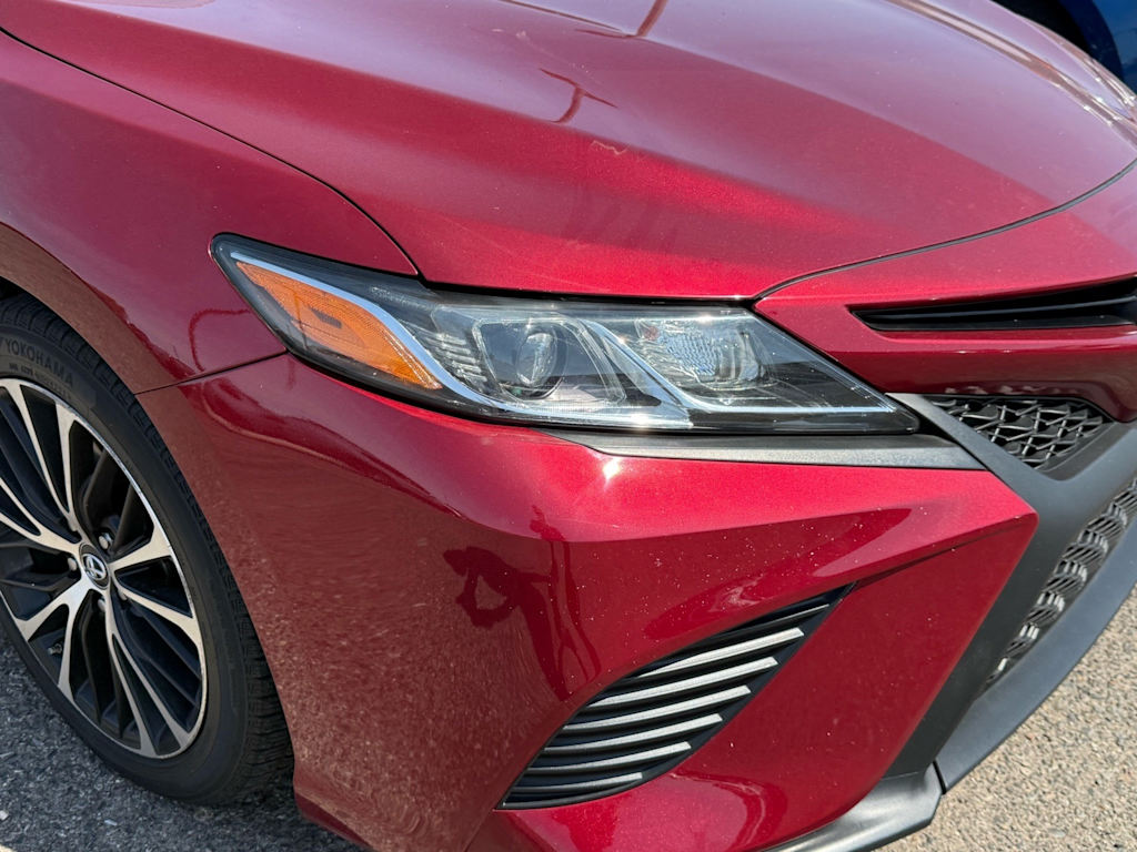2018 Toyota Camry SE 19