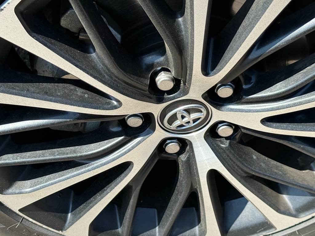 2018 Toyota Camry SE 11