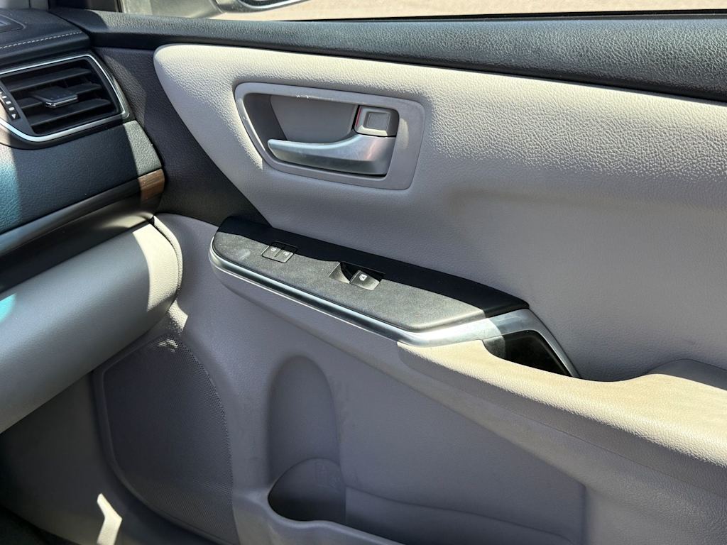 Thumbnail: 2017 Toyota Camry - 21