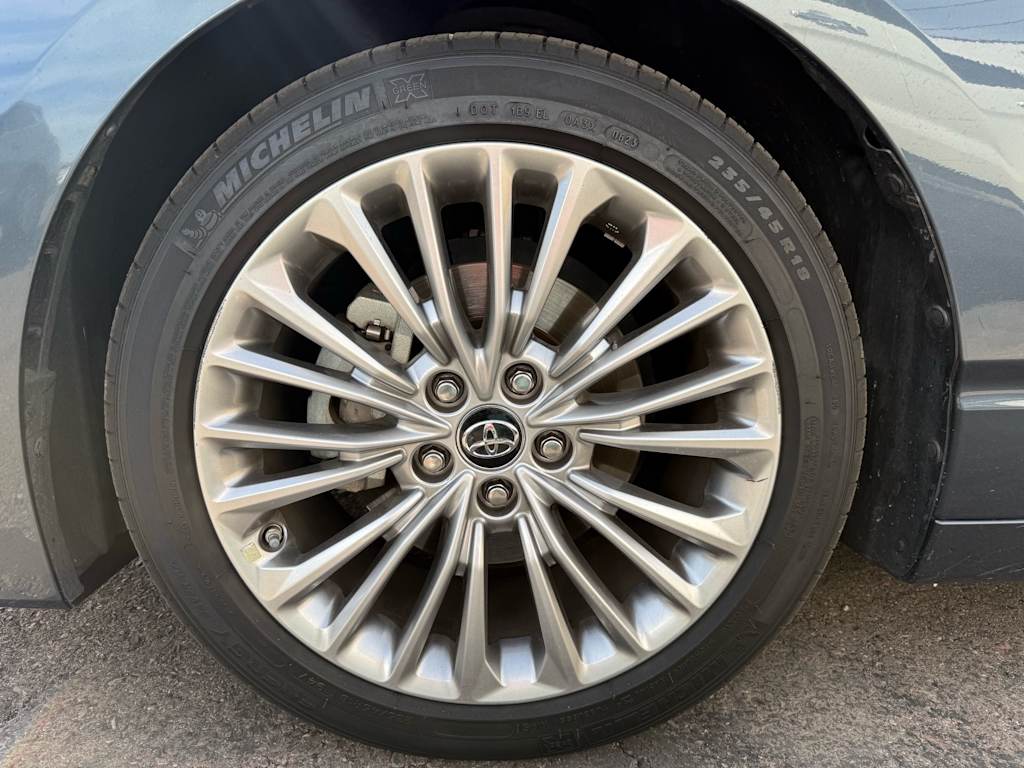 Thumbnail: 2019 Toyota Avalon - 4