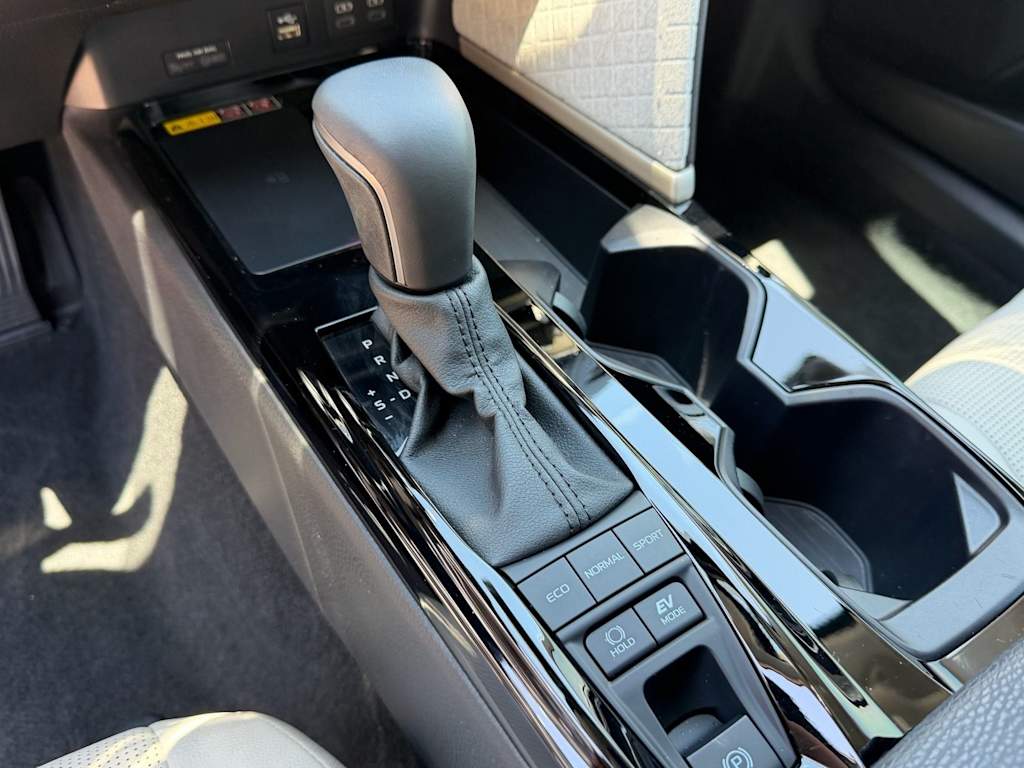 Thumbnail: 2025 Toyota Camry - 10