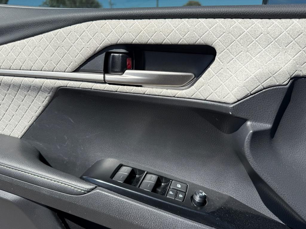 Thumbnail: 2025 Toyota Camry - 16