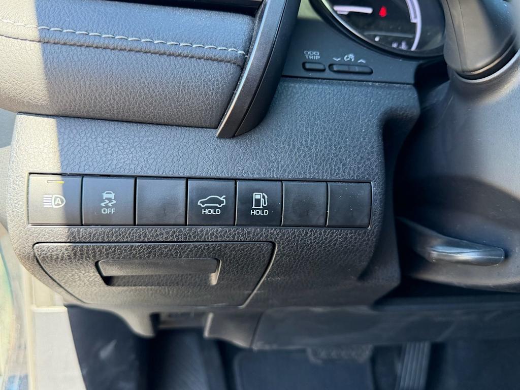 Thumbnail: 2021 Toyota Camry - 20