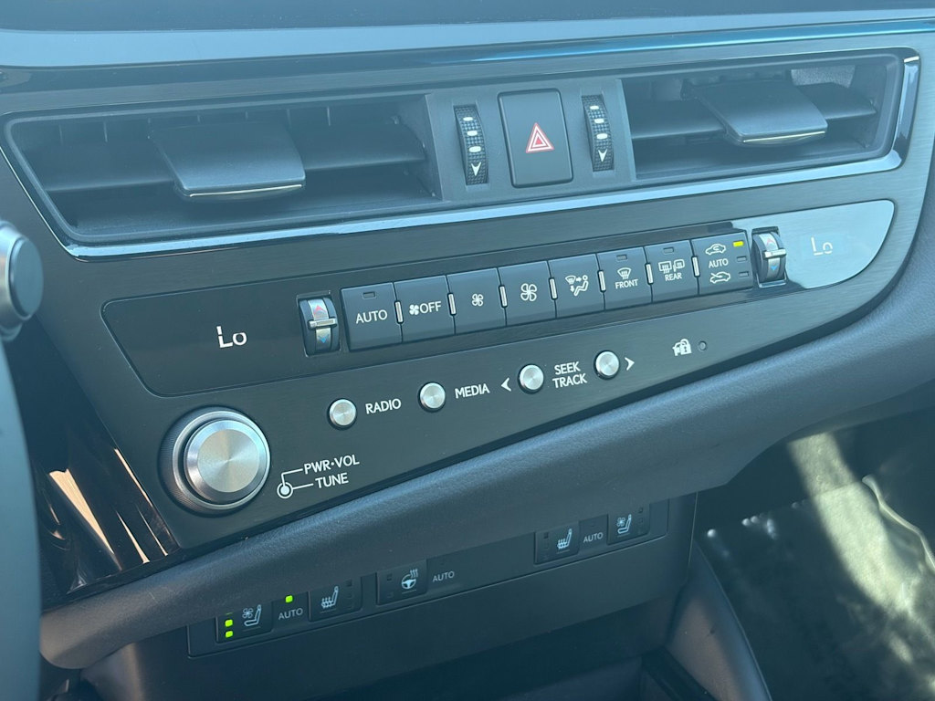 Thumbnail: 2025 Lexus ES - 25