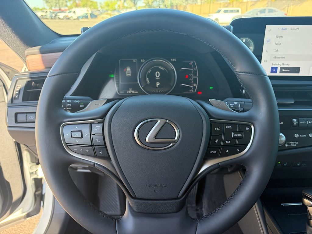 Thumbnail: 2025 Lexus ES - 8