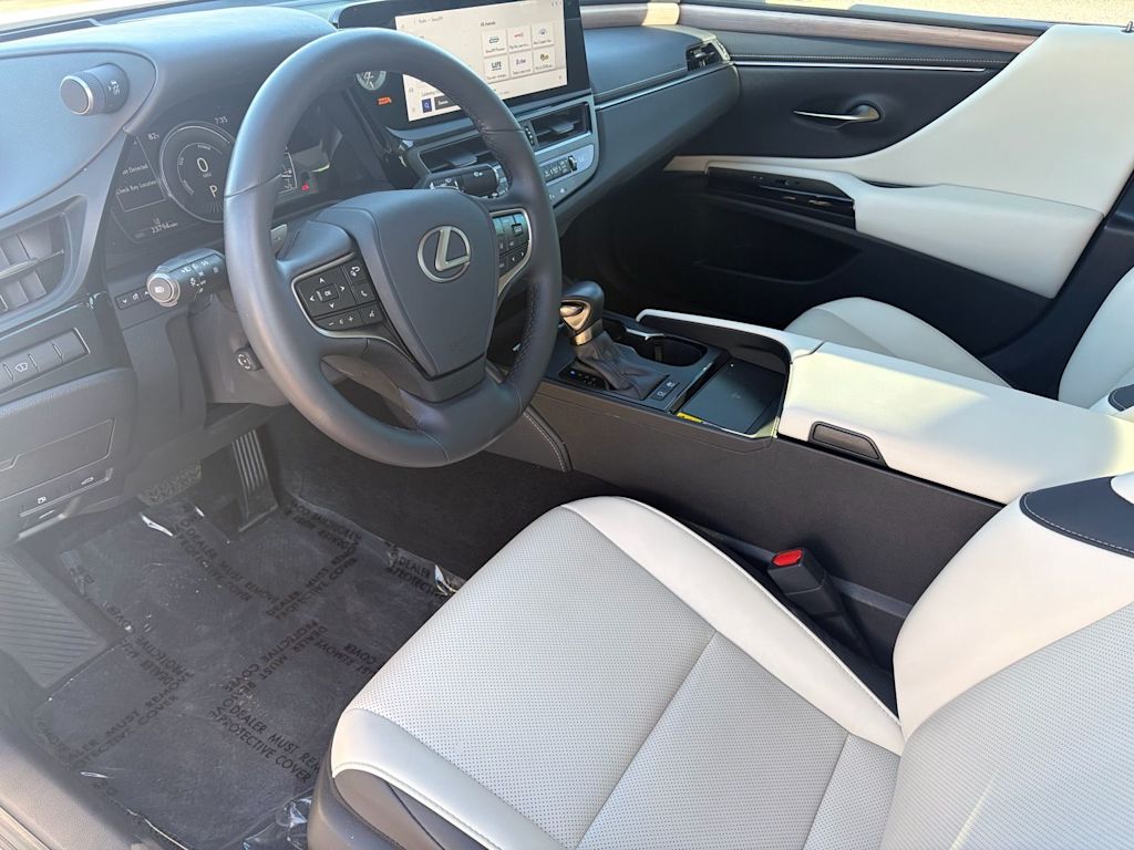 Thumbnail: 2025 Lexus ES - 2