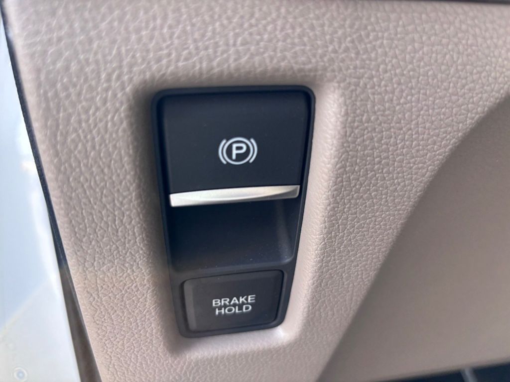 Thumbnail: 2018 Honda Odyssey - 19