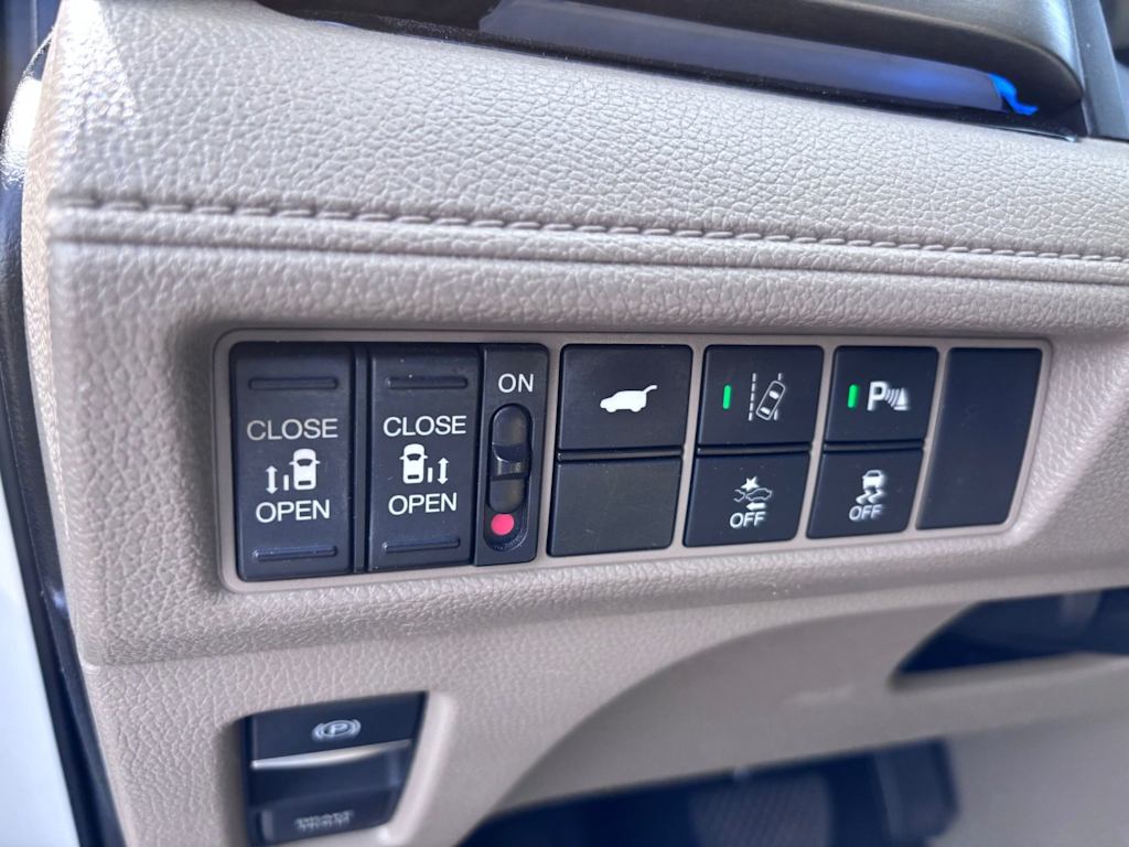Thumbnail: 2018 Honda Odyssey - 18