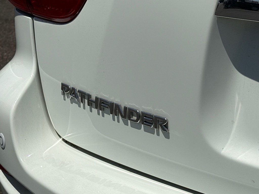 Thumbnail: 2018 Nissan Pathfinder - 16