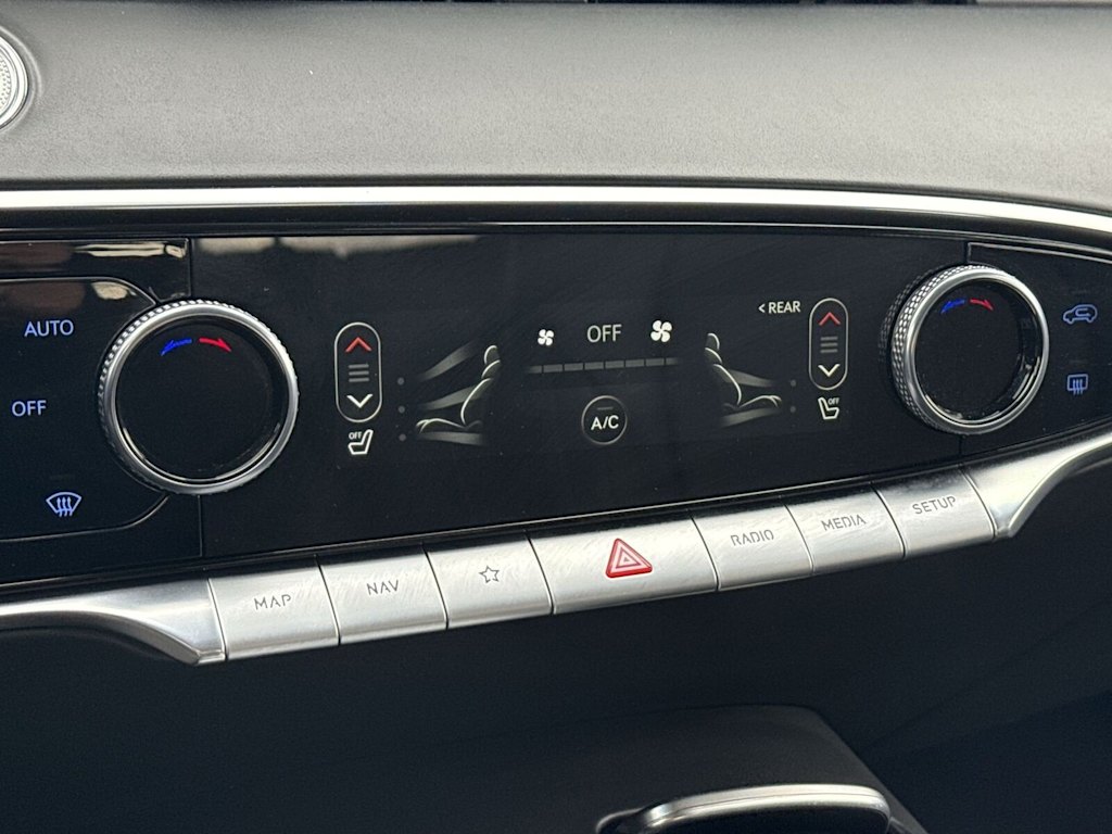 Thumbnail: 2025 Genesis GV70 - 30