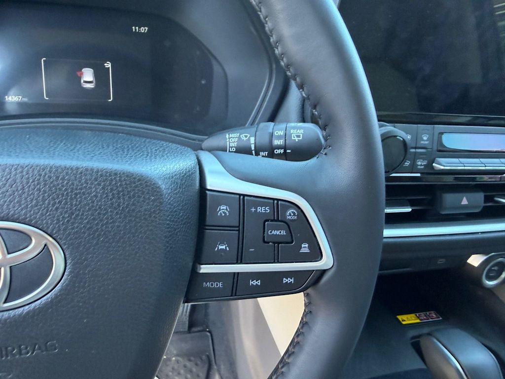 Thumbnail: 2025 Toyota Grand Highlander - 17