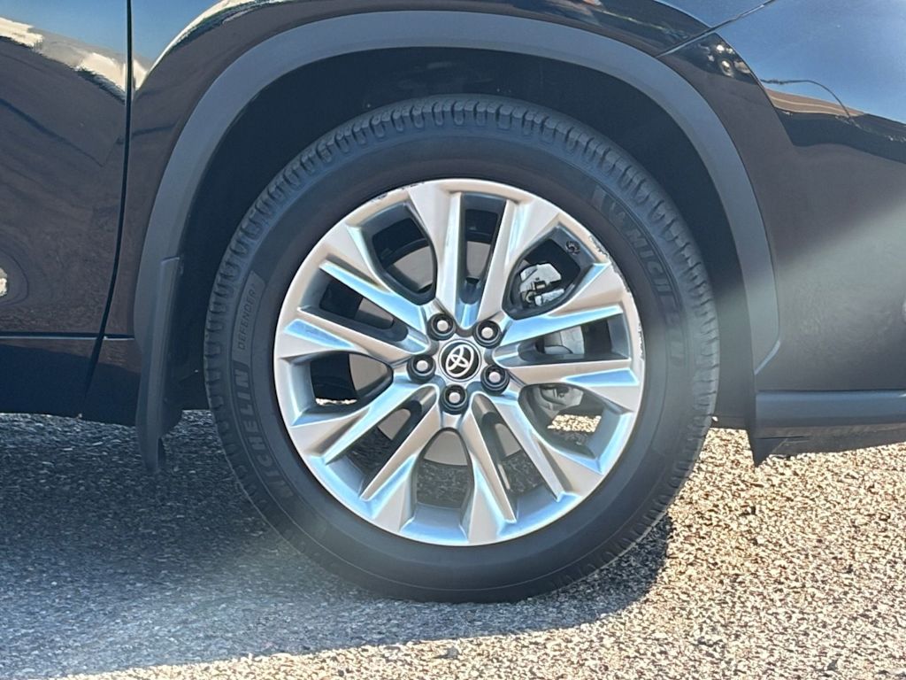 Thumbnail: 2020 Toyota Highlander - 6