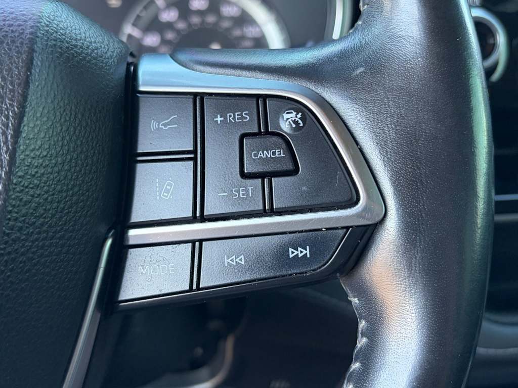 Thumbnail: 2020 Toyota Highlander - 15