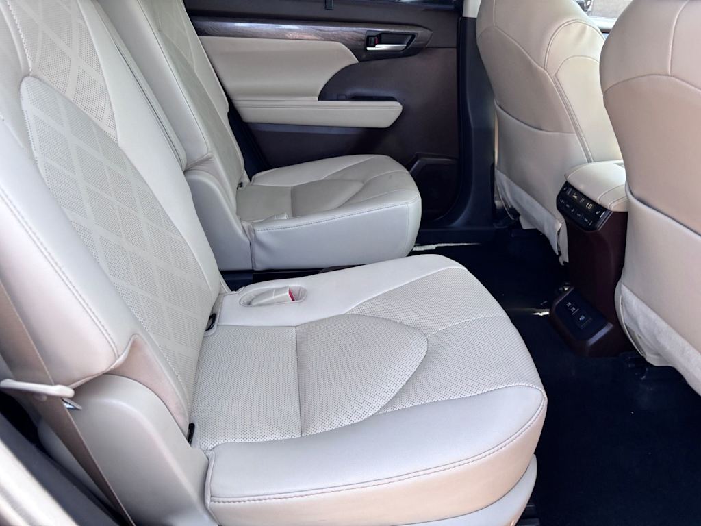 Thumbnail: 2020 Toyota Highlander - 8