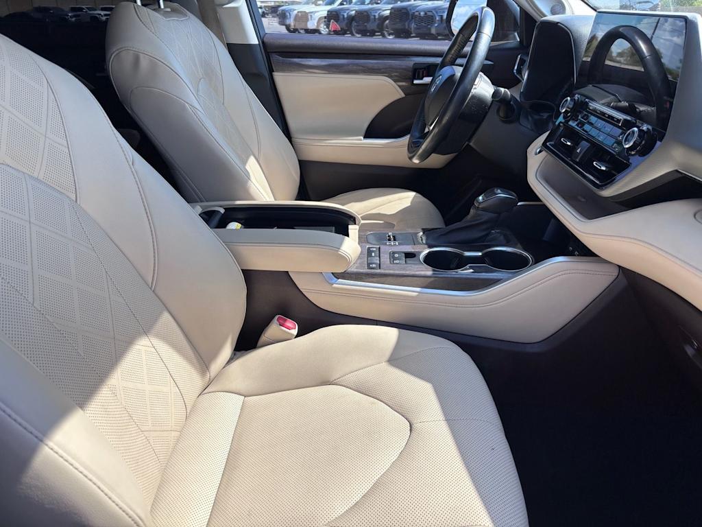 Thumbnail: 2020 Toyota Highlander - 7