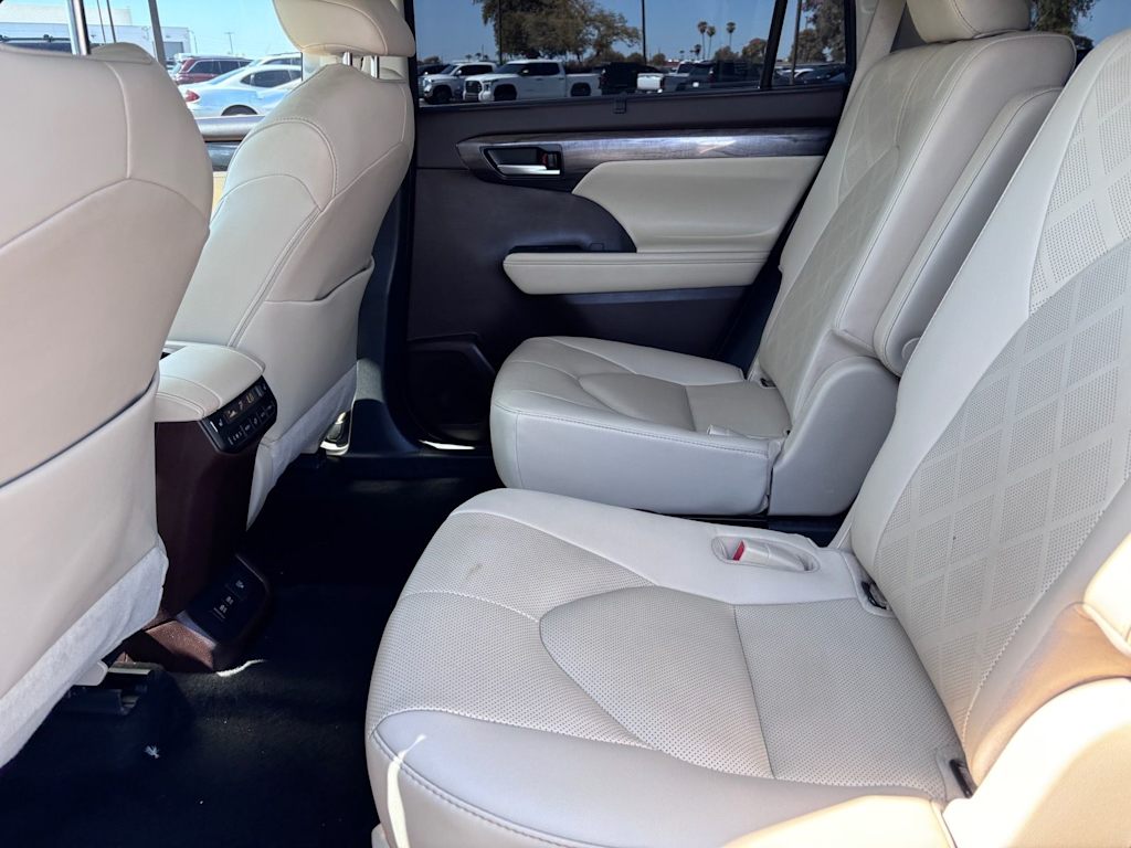 Thumbnail: 2020 Toyota Highlander - 15
