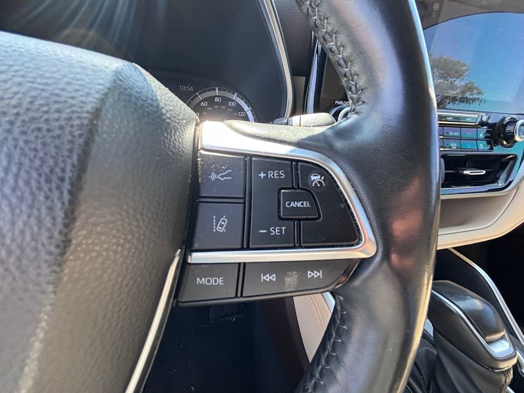 Thumbnail: 2020 Toyota Highlander - 21