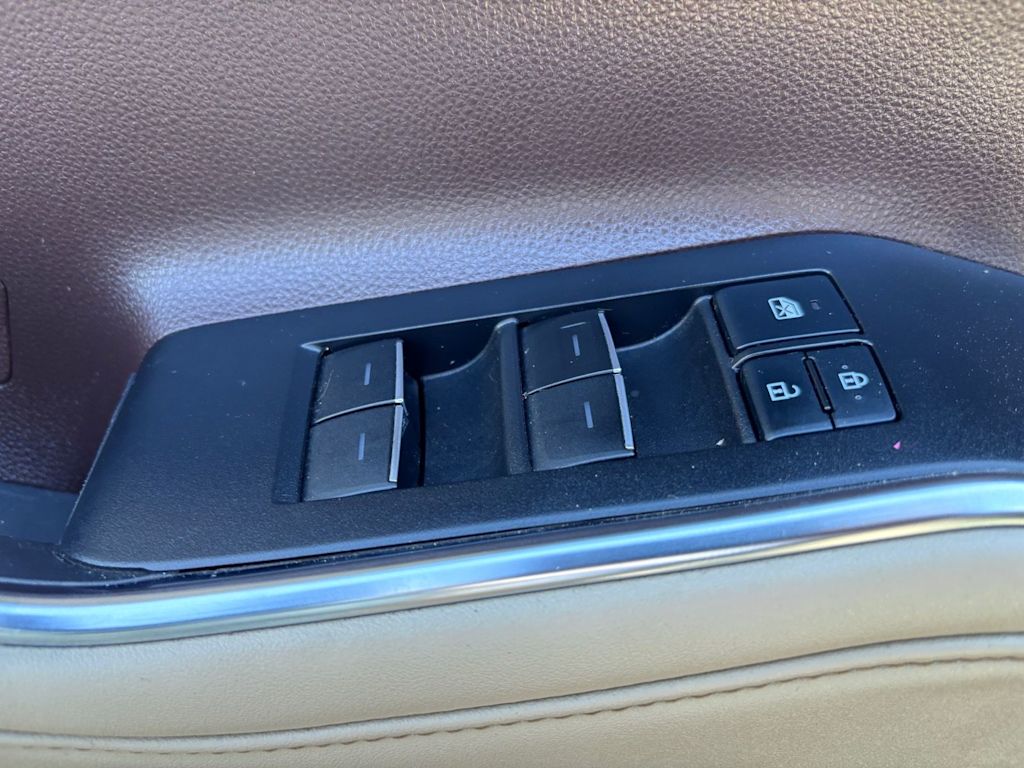 Thumbnail: 2020 Toyota Highlander - 18
