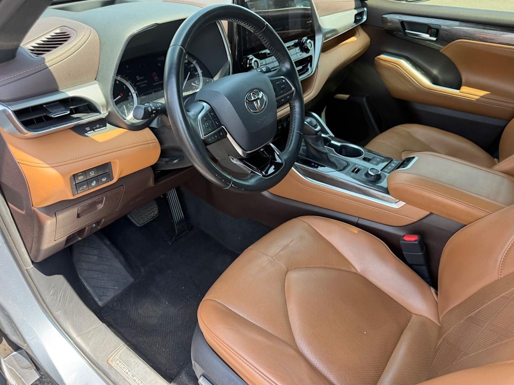 Thumbnail: 2021 Toyota Highlander - 7