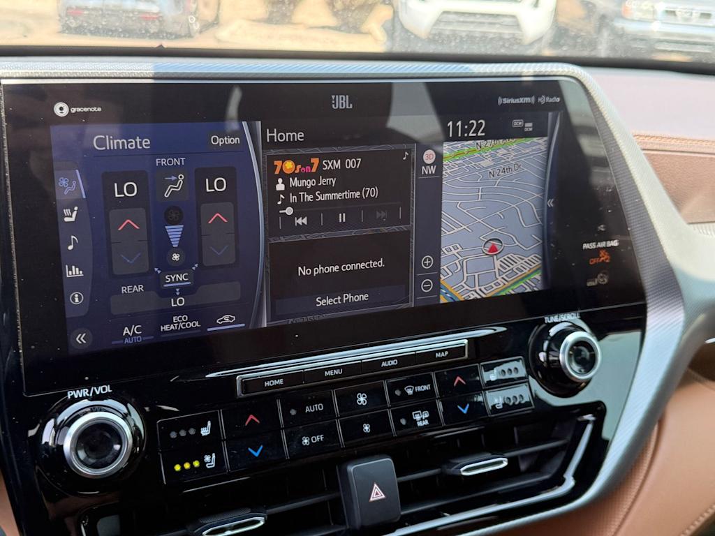 Thumbnail: 2021 Toyota Highlander - 10