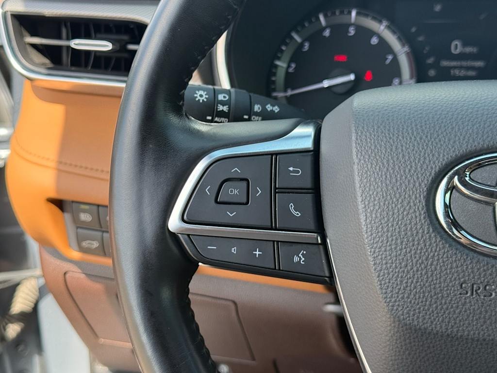 Thumbnail: 2021 Toyota Highlander - 23