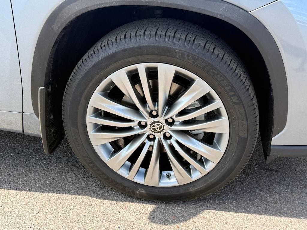 Thumbnail: 2021 Toyota Highlander - 8