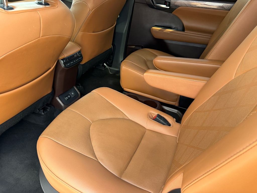 Thumbnail: 2021 Toyota Highlander - 12