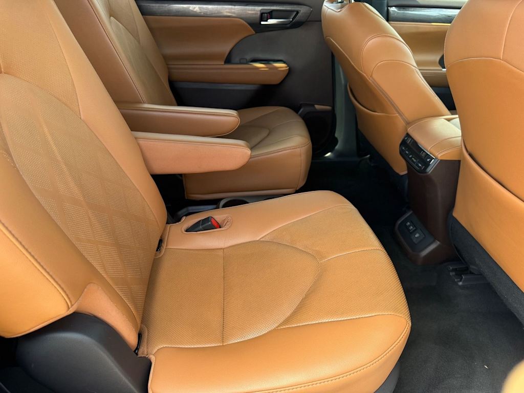 Thumbnail: 2021 Toyota Highlander - 11