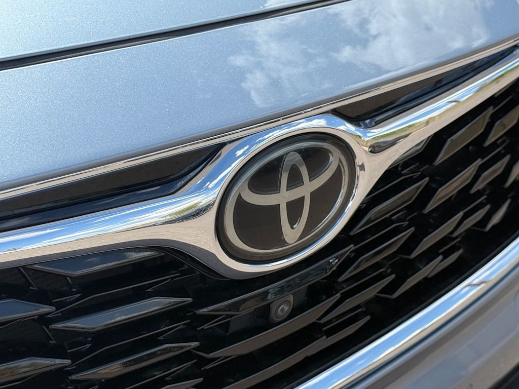 Thumbnail: 2021 Toyota Highlander - 7