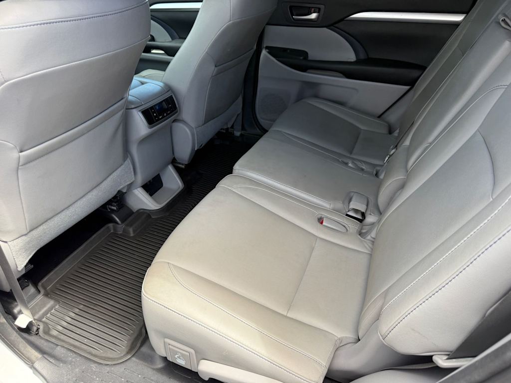 Thumbnail: 2017 Toyota Highlander - 9