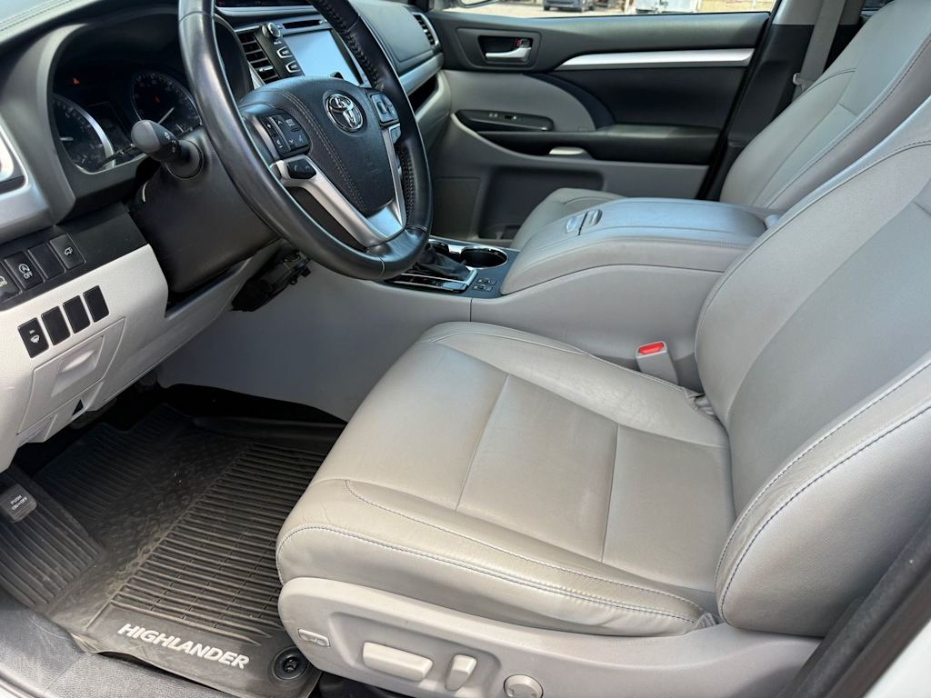 Thumbnail: 2017 Toyota Highlander - 8