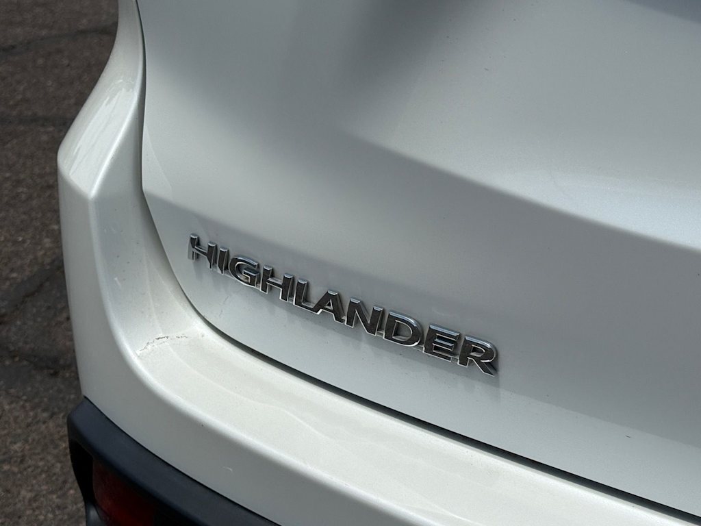 Thumbnail: 2017 Toyota Highlander - 17