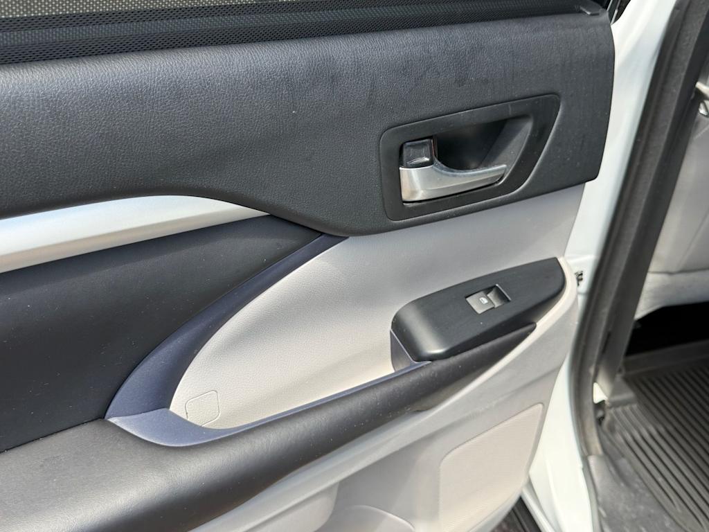 Thumbnail: 2017 Toyota Highlander - 19