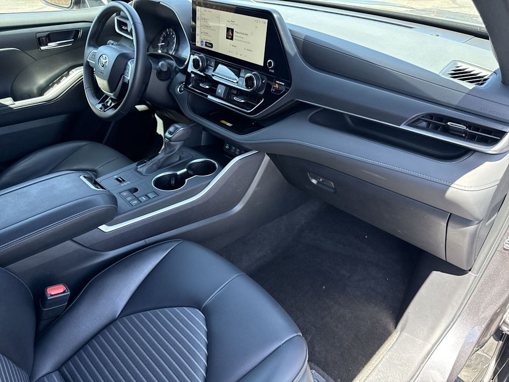 Thumbnail: 2024 Toyota Highlander - 2
