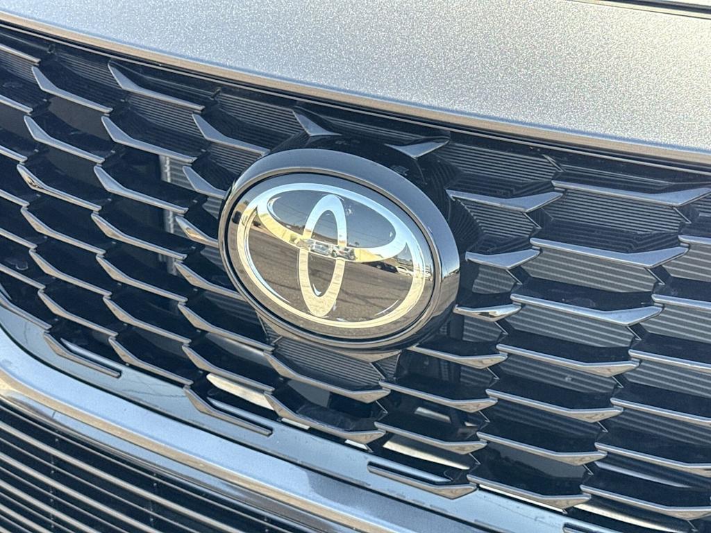 Thumbnail: 2024 Toyota Highlander - 6