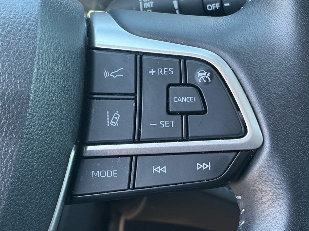 Thumbnail: 2025 Toyota Highlander - 18