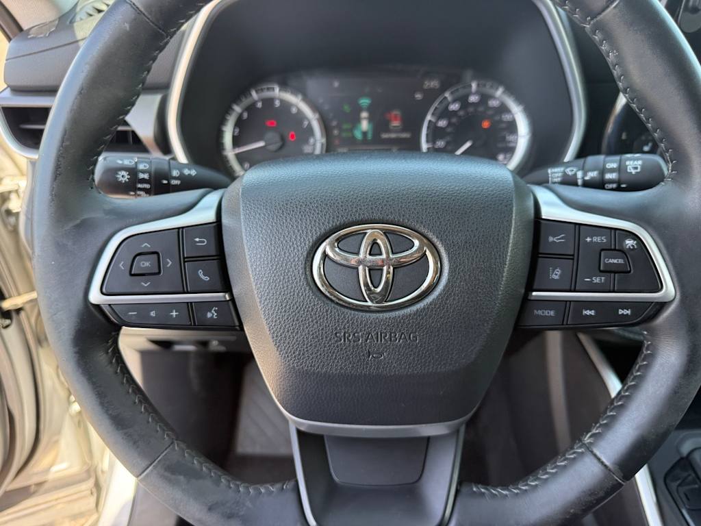Thumbnail: 2023 Toyota Highlander - 20