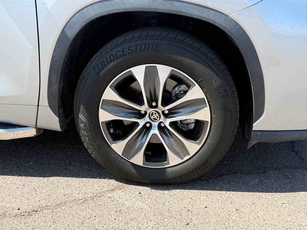 Thumbnail: 2023 Toyota Highlander - 5