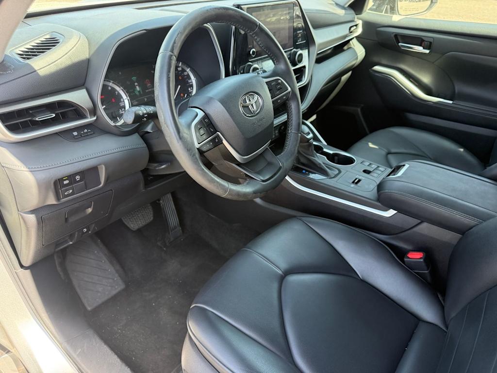 Thumbnail: 2023 Toyota Highlander - 2