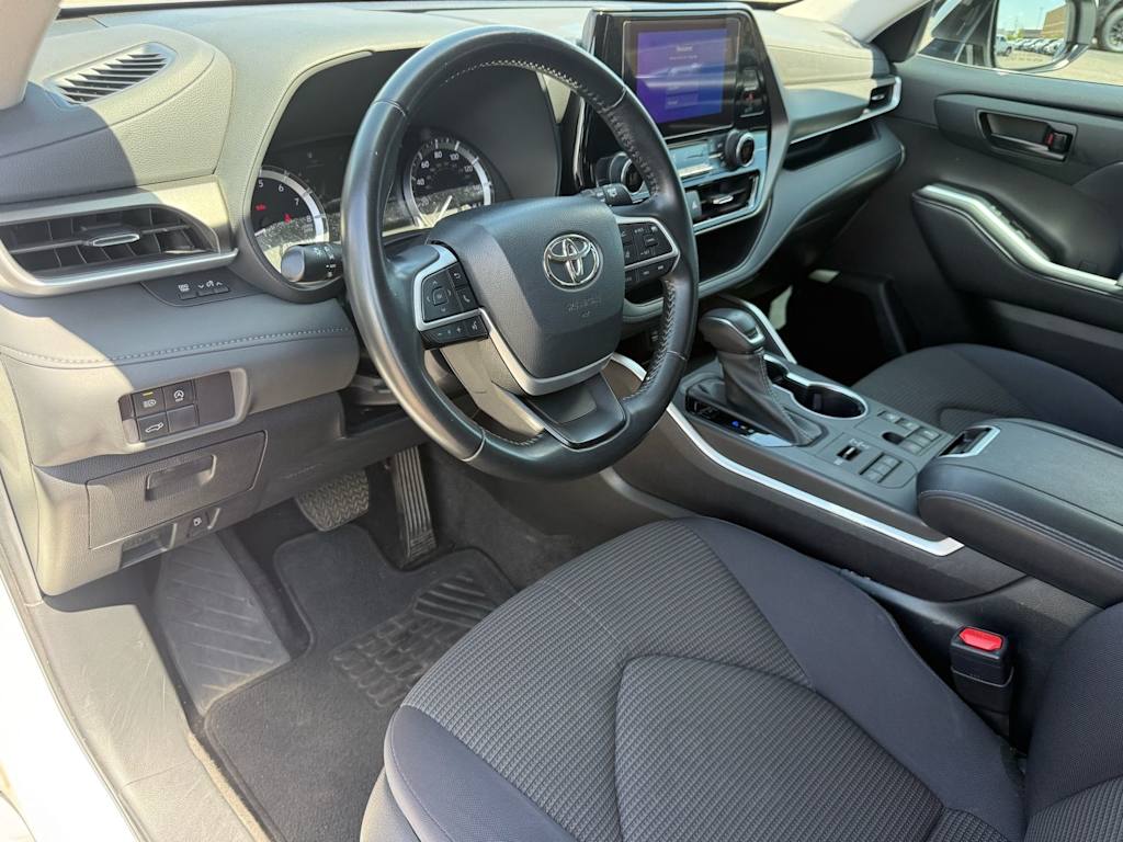 Thumbnail: 2023 Toyota Highlander - 7