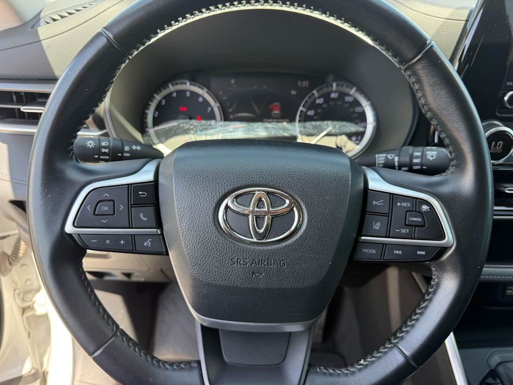 Thumbnail: 2023 Toyota Highlander - 25