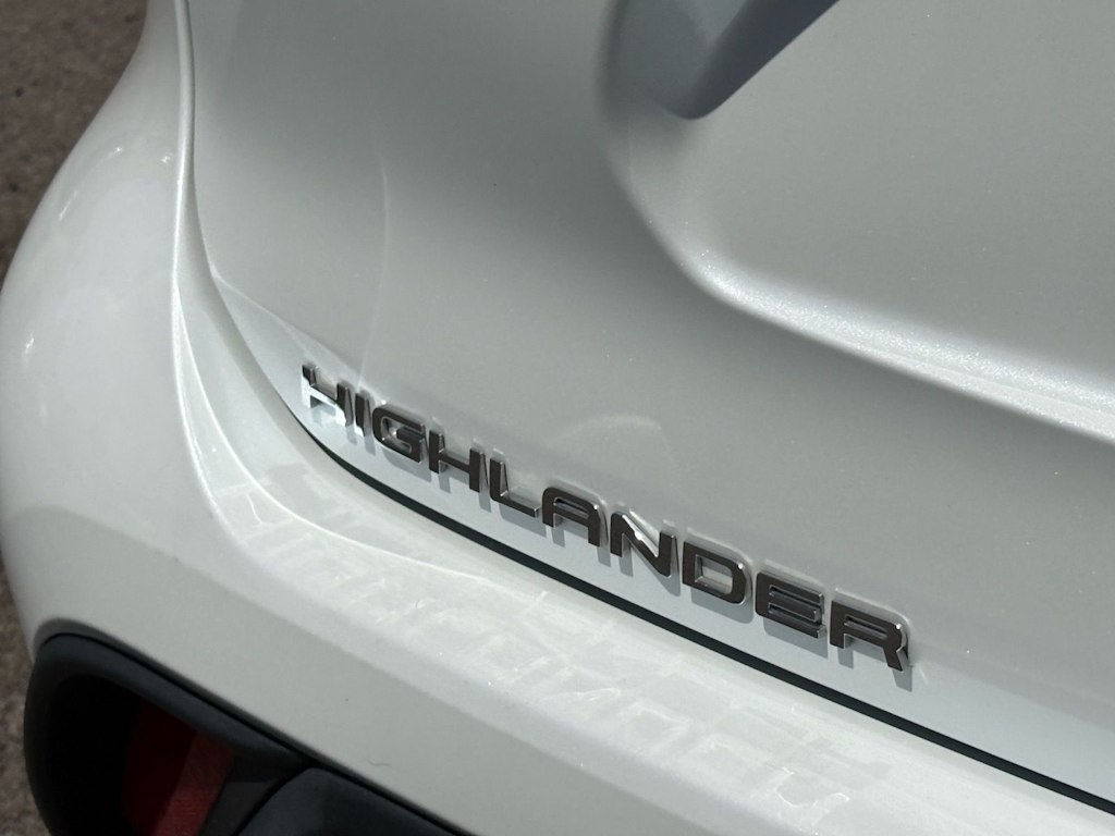 Thumbnail: 2023 Toyota Highlander - 18