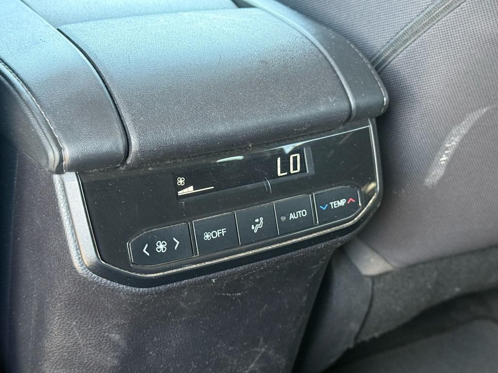 Thumbnail: 2023 Toyota Highlander - 21