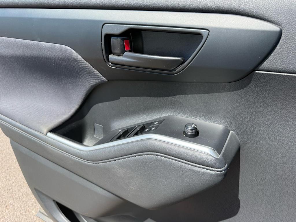 Thumbnail: 2023 Toyota Highlander - 23