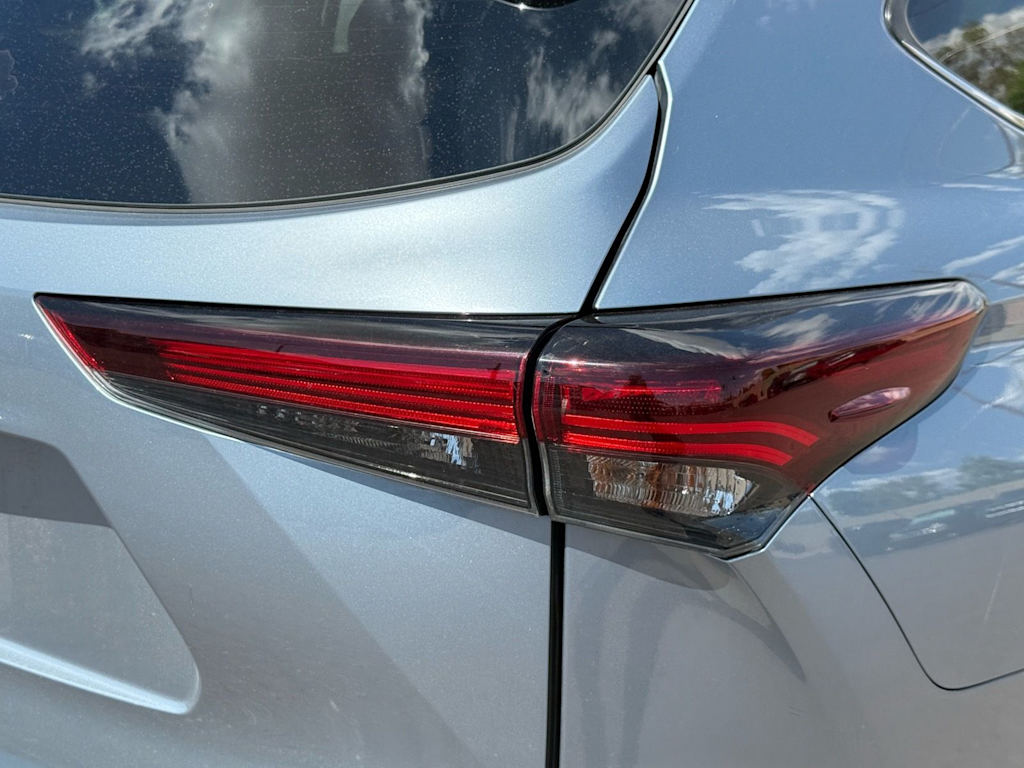 Thumbnail: 2024 Toyota Highlander - 15